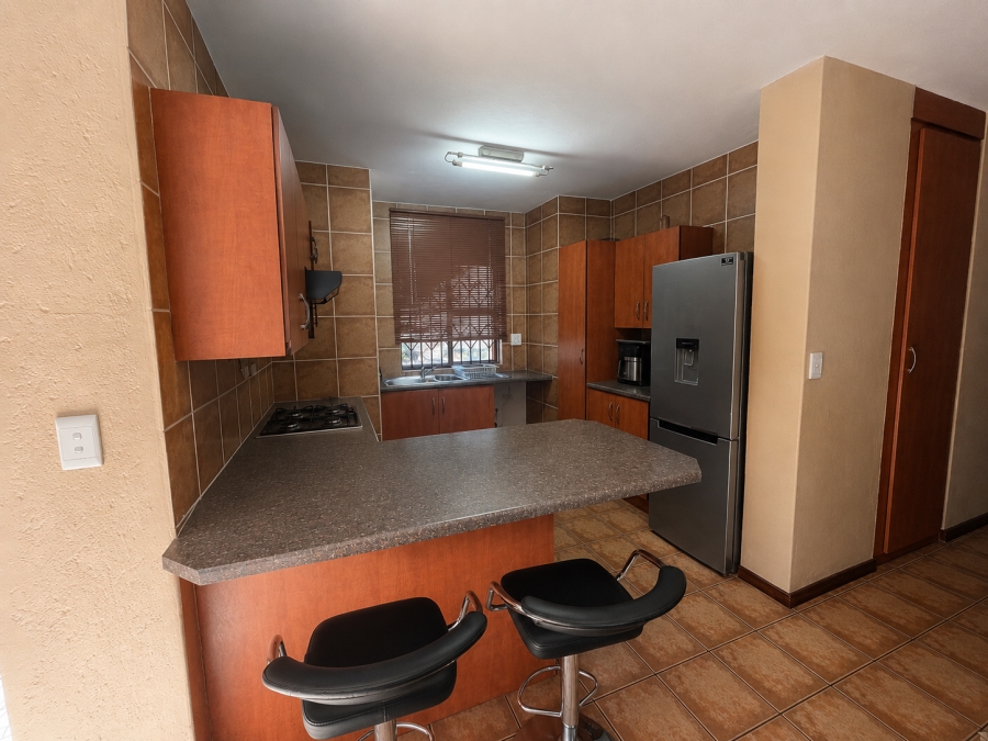 To Let 2 Bedroom Property for Rent in Azalea Park North West